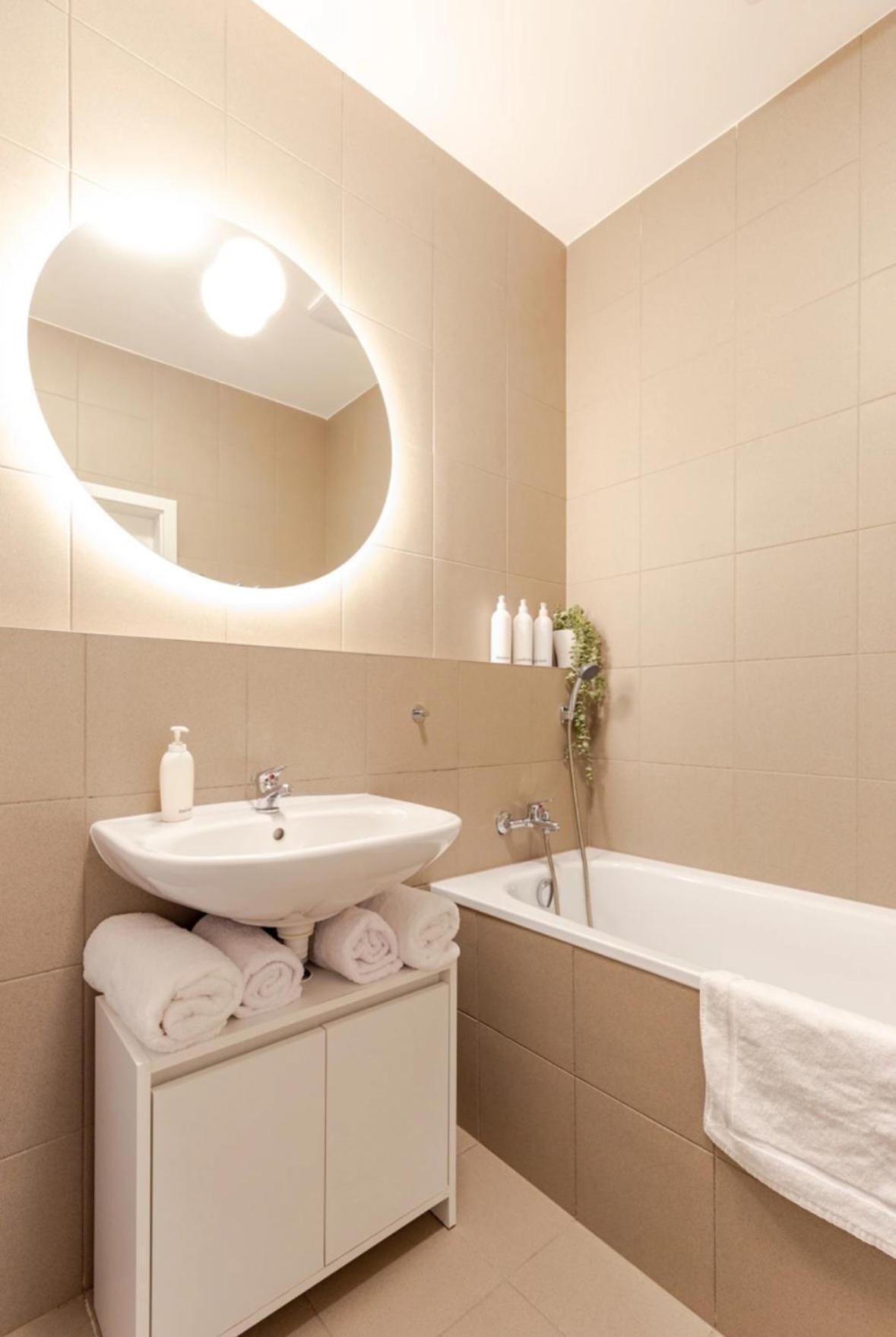 Magnolie Suite Presidential Garden Free Parking Pressburg Exterior foto